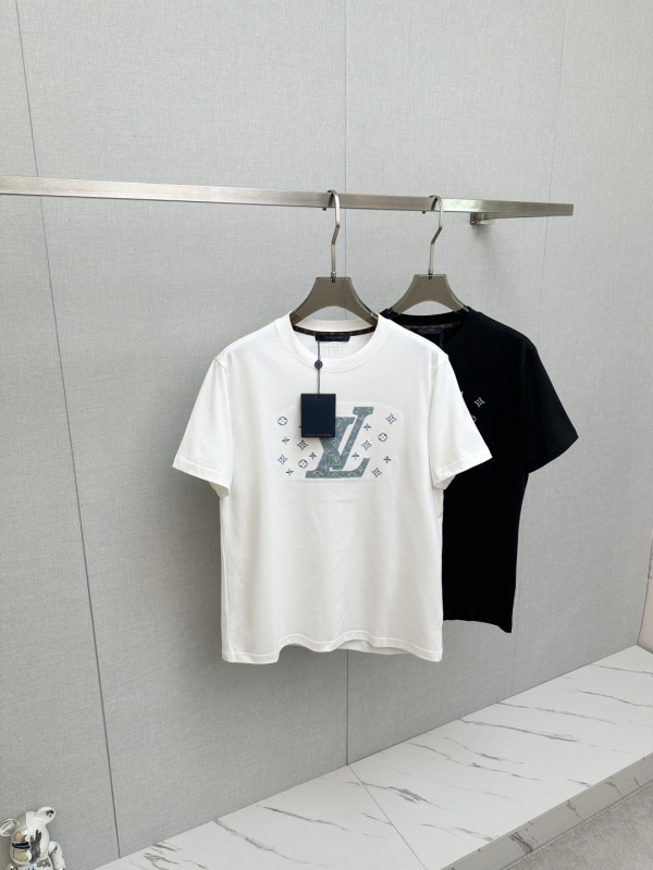 世界中で大人気♪ 2026 ルイヴィトン 新作 半袖Tシャツ スーパーコピー