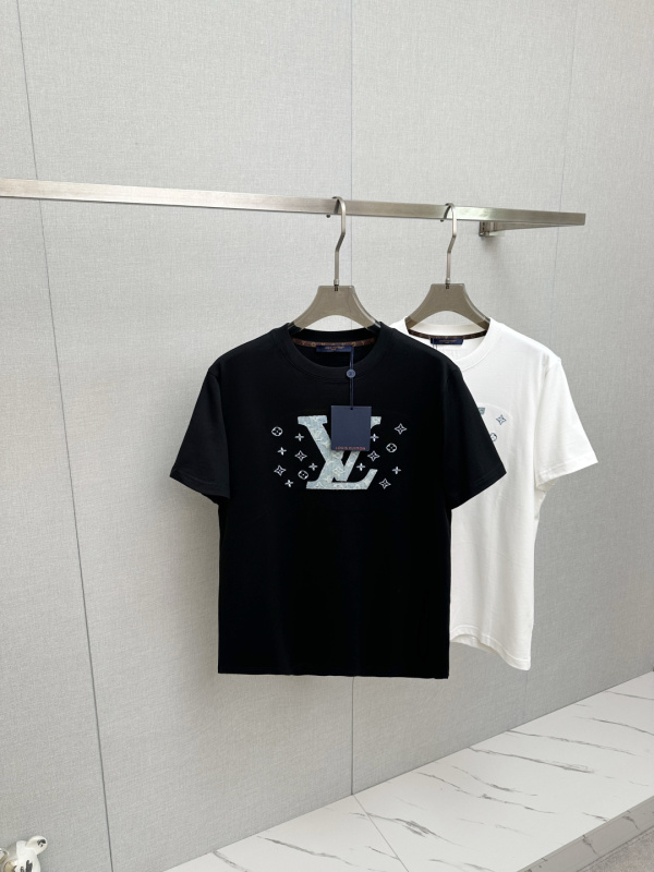 超希少！2026 ルイヴィトン 新作 半袖Tシャツ コピー