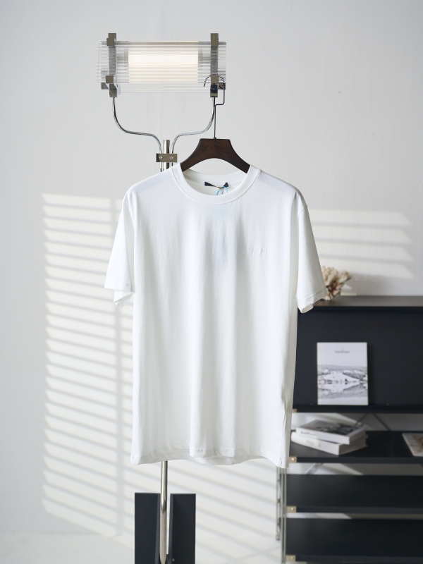 日本未入荷 2026 ルイヴィトン 新作 半袖Tシャツ スーパーコピー