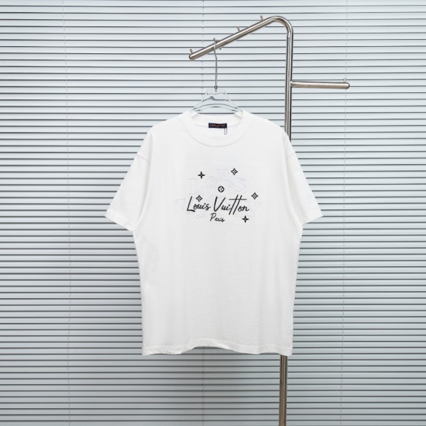 注目アイテム♡ 2026 ルイヴィトン 新作 半袖Tシャツ スーパーコピー
