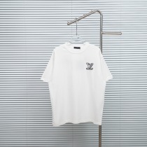 新色登場☆ 2026 ルイヴィトン 新作 半袖Tシャツ コピー