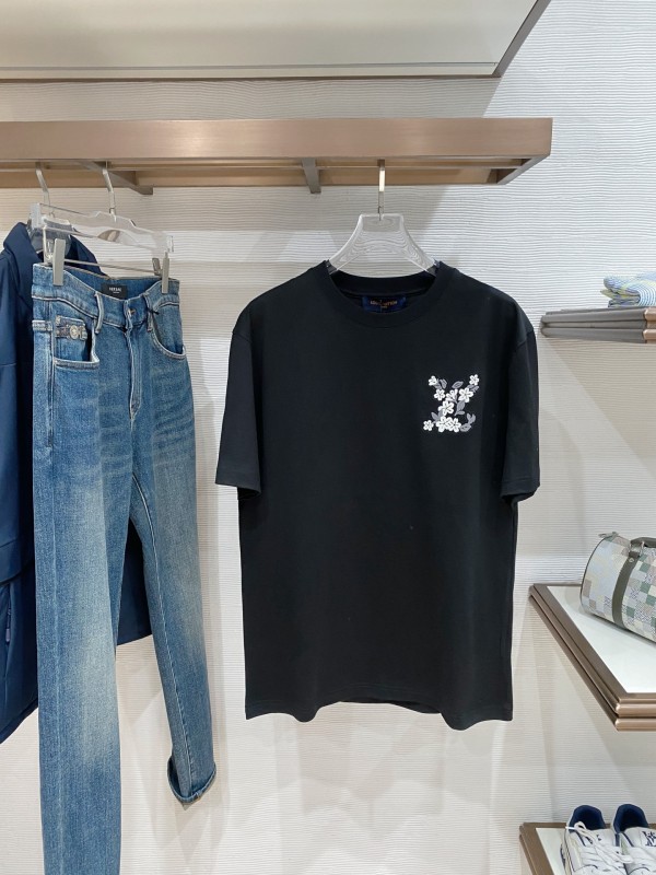 完売前に！2026 ルイヴィトン 新作 半袖Tシャツ スーパーコピー