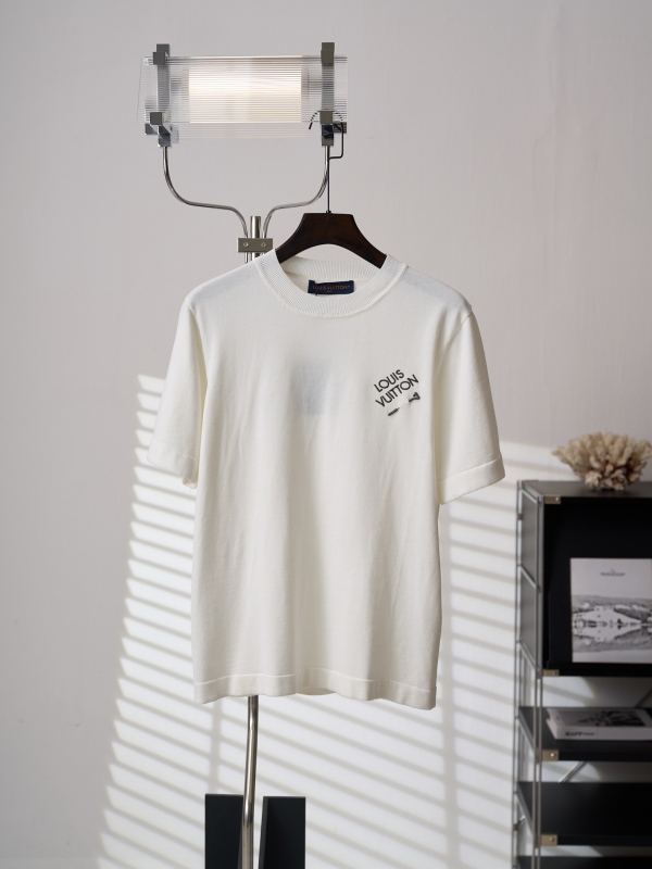 一目惚れ♪ 2026 ルイヴィトン 新作 半袖Tシャツ 偽物