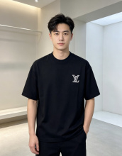 完売必至 ★ 2026 ルイヴィトン 新作 半袖Tシャツ 偽物