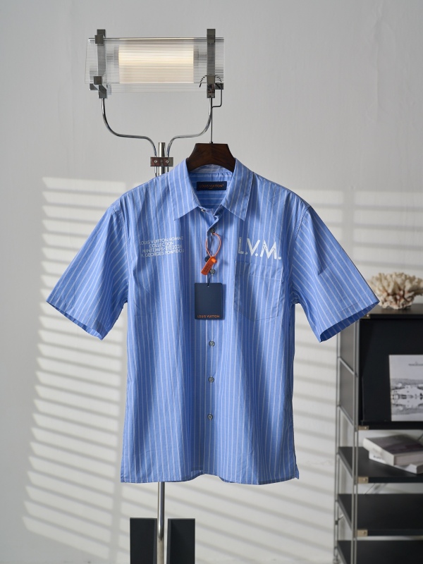 使い勝手良 2026 ルイヴィトン 新作 半袖Tシャツ スーパーコピー