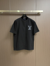 日本未入荷 2026 ルイヴィトン 新作 半袖Tシャツ スーパーコピー