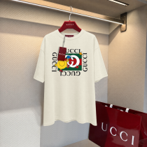 すぐ届く 2026 グッチ 新作 半袖Tシャツ 偽物