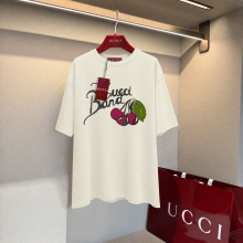 【即発】★ 2026 グッチ 新作 半袖Tシャツ スーパーコピー