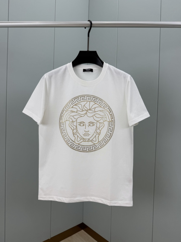 人気No1 2026 ヴェルサーチェ 新作 半袖Tシャツ 偽物