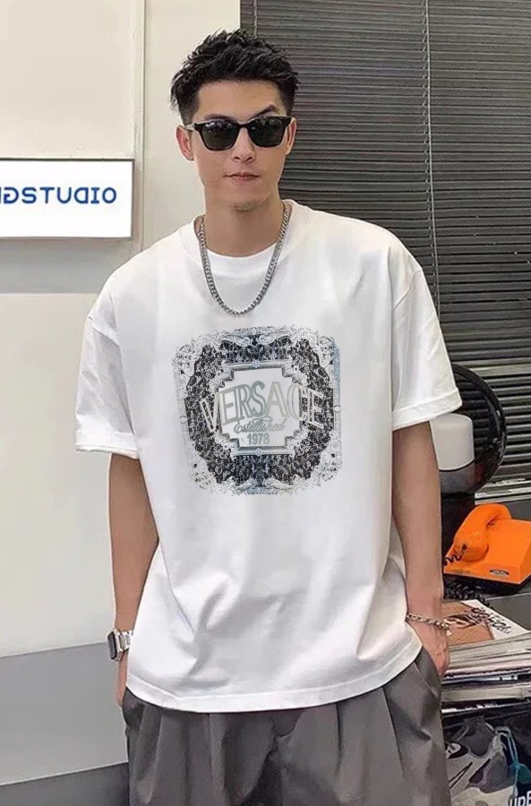 人気爆発☆ 2026 ヴェルサーチェ 新作 半袖Tシャツ 偽物  2色