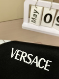 すぐ届く 2026 ヴェルサーチェ 新作 半袖Tシャツ スーパーコピー 3色