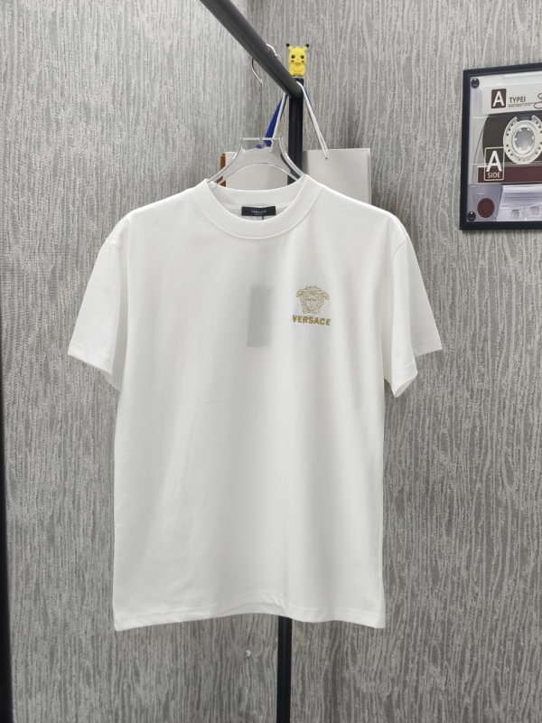 送料込 2026 ヴェルサーチェ 新作 半袖Tシャツ コピー