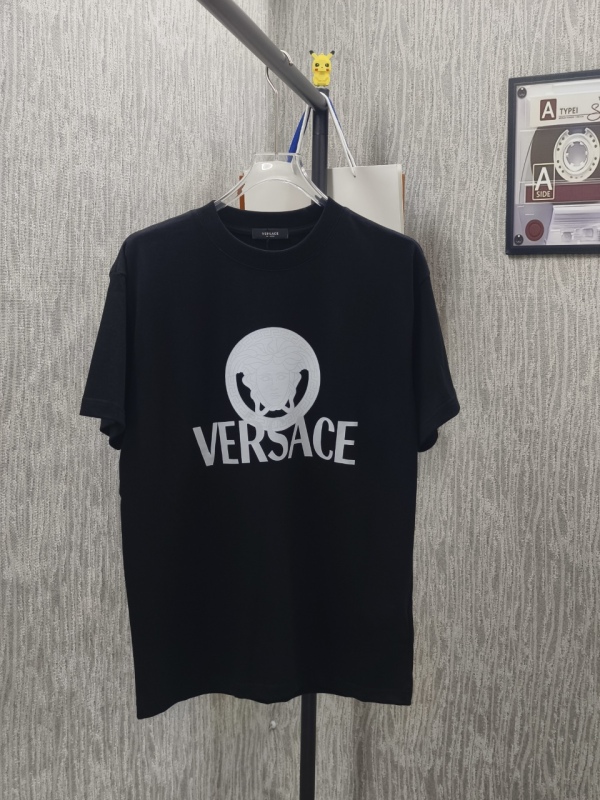 売上総額１位！ 2026 ヴェルサーチェ 新作 半袖Tシャツ スーパーコピー