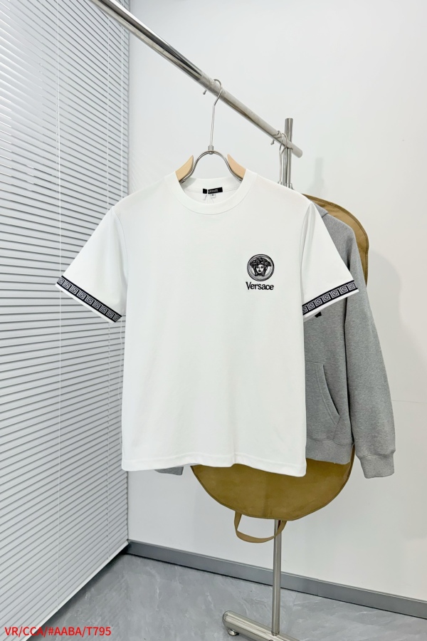 【限定カラー】 2026 ヴェルサーチェ 新作 半袖Tシャツ 偽物