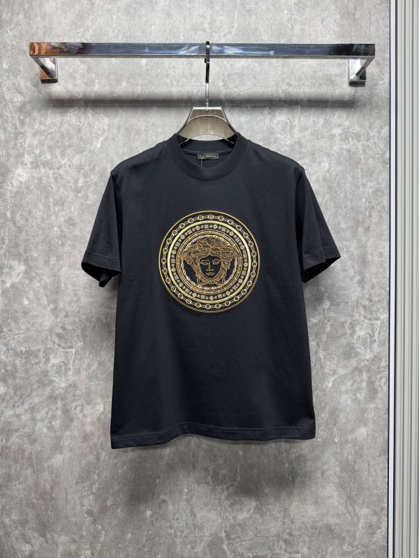 最安値挑戦 2026 ヴェルサーチェ 新作 半袖Tシャツ 偽物