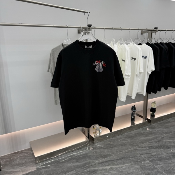 送料込 2026 モンクレール 新作 半袖Tシャツ 偽物