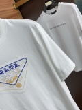 目を惹くカラー 2026 プラダ 新作 半袖Tシャツ 偽物
