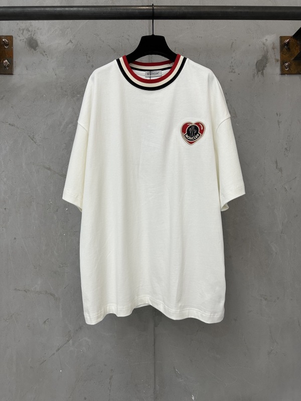 絶対欲しい！2026 モンクレール 新作 半袖Tシャツ 偽物