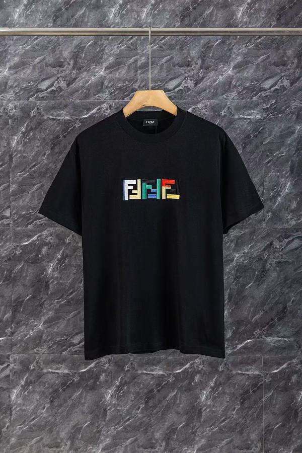 即発送！ 2026 フェンディ 新作 半袖Tシャツ スーパーコピー