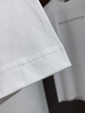 目を惹くカラー 2026 プラダ 新作 半袖Tシャツ 偽物