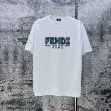 注目度抜群！ 2026 フェンディ 新作 半袖Tシャツ 偽物