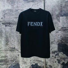 人気急上昇新作 2026 フェンディ 新作 半袖Tシャツ コピー