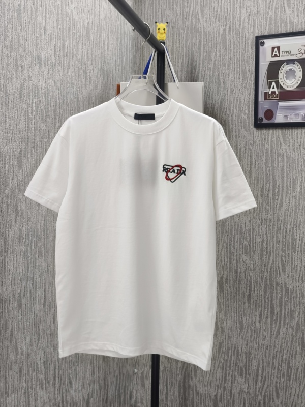 肌触り最高な 2026 プラダ 新作 半袖Tシャツ コピー