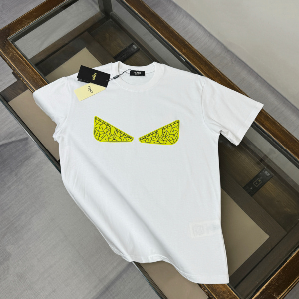 送料込 2026 フェンディ 新作 半袖Tシャツ 偽物