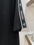 肌触り最高な 2026 プラダ 新作 半袖Tシャツ 偽物