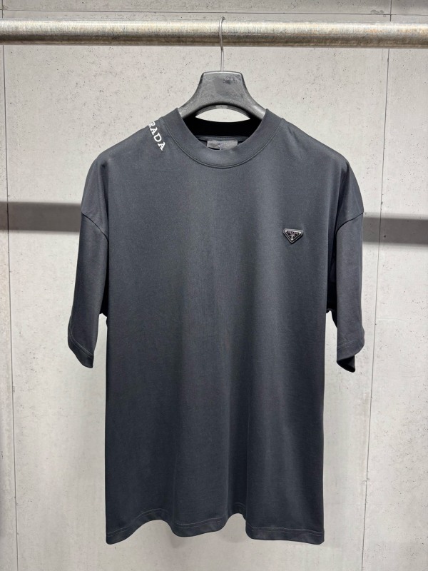 超希少！2026 プラダ 新作 半袖Tシャツ 偽物