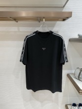 肌触り最高な 2026 プラダ 新作 半袖Tシャツ 偽物