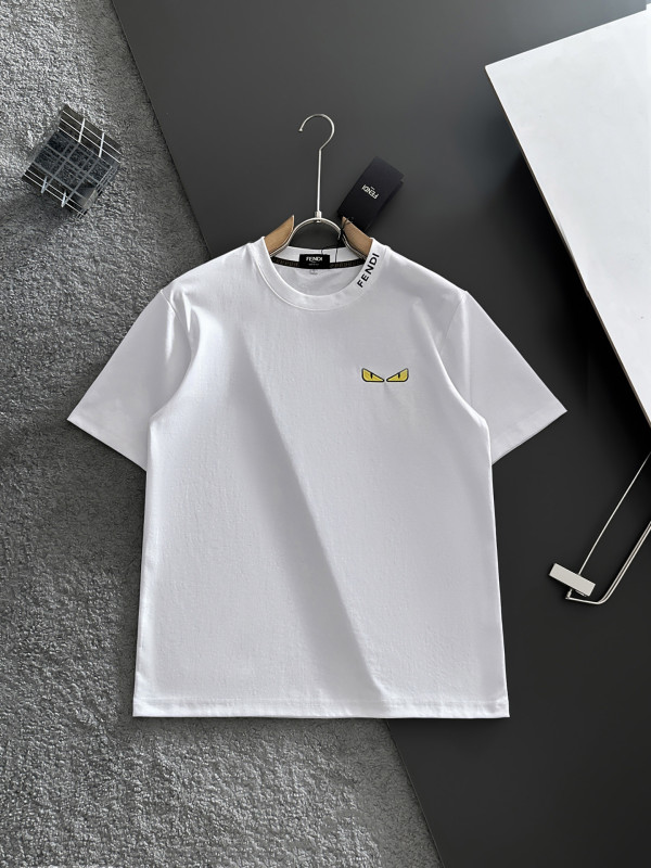 すぐ届く 2026 フェンディ 新作 半袖Tシャツ 偽物