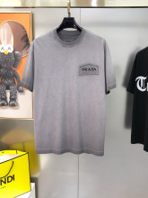 新色登場☆ 2026 プラダ 新作 半袖Tシャツ 偽物