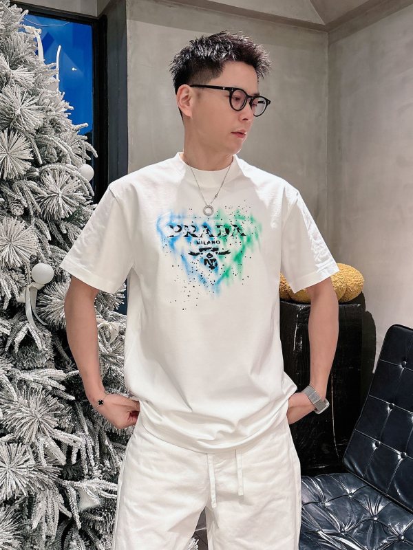 希少♪限定 2026 プラダ 新作 半袖Tシャツ 偽物