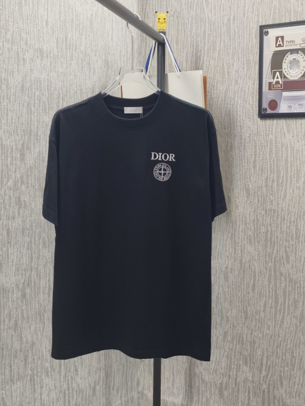 人気急上昇 2026 ディオール 新作 半袖Tシャツ 偽物