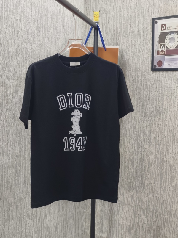 希少♪限定 2026 ディオール 新作 半袖Tシャツ 偽物