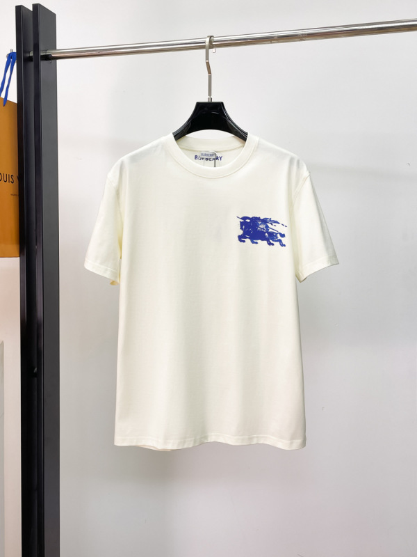 世界中で大人気♪ 2026 バーバリー 新作 半袖Tシャツ 偽物