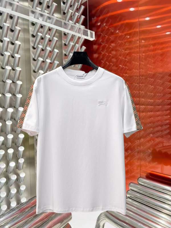 一目惚れ♪ 2026 バーバリー 新作 半袖Tシャツ 偽物