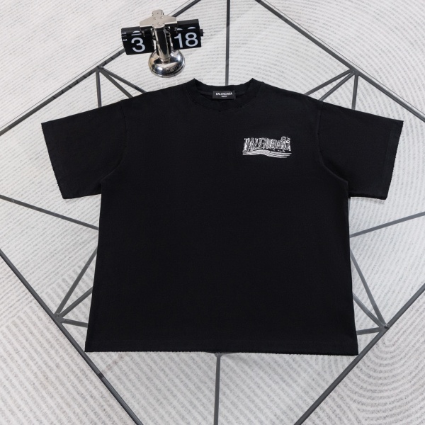 【使い勝手抜群】 2026 バレンシアガ 新作 半袖Tシャツ 偽物