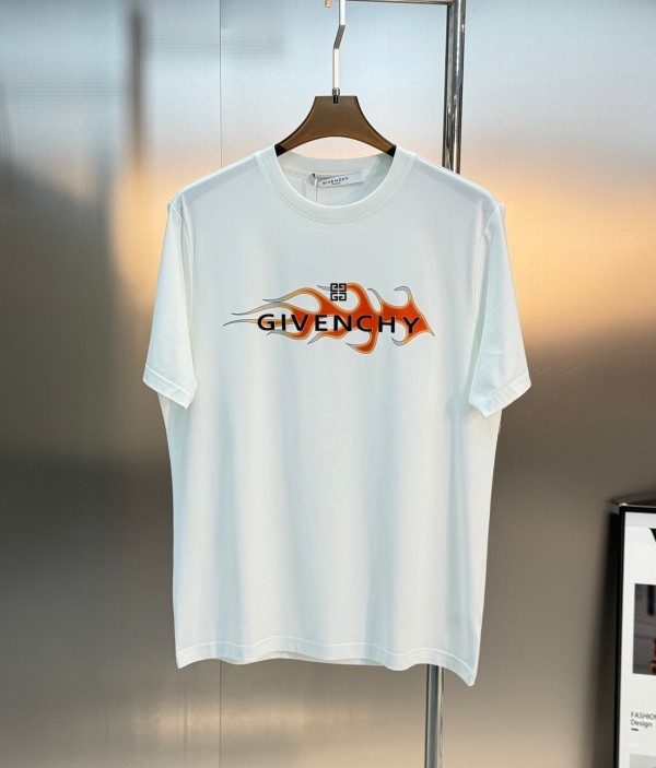 完売必至 2026 ジバンシー 新作 半袖Tシャツ 偽物
