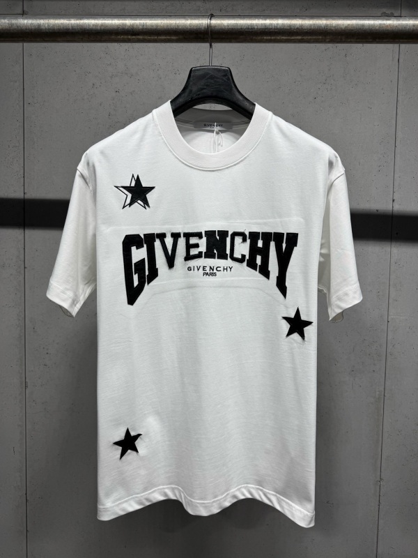 世界中で大人気♪ 2026 ジバンシー 新作 半袖Tシャツ スーパーコピー