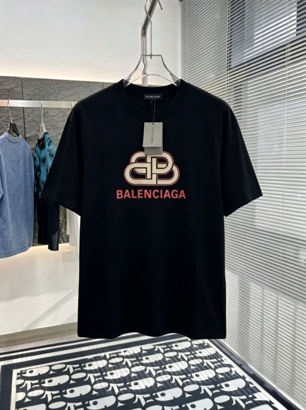 超希少！ 2026 バレンシアガ 新作 半袖Tシャツ コピー