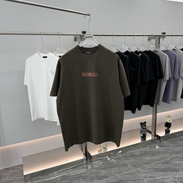 注目アイテム☆ 2026 バレンシアガ 新作 半袖Tシャツ コピー