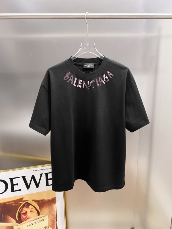 定番人気！ 2026 バレンシアガ 新作 半袖Tシャツ 偽物