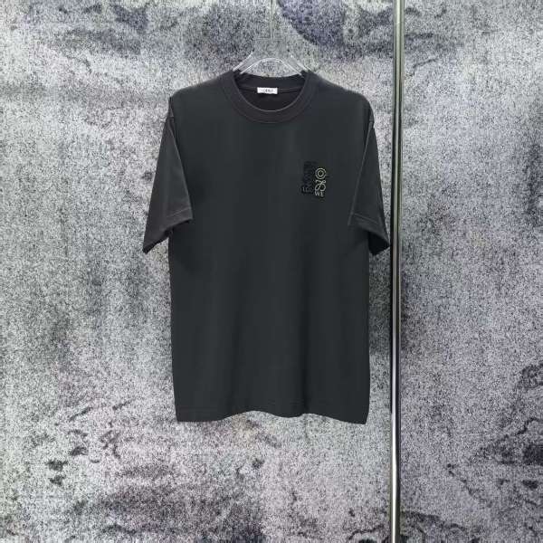入手困難！2026 ロエベ 新作 半袖Tシャツ 偽物