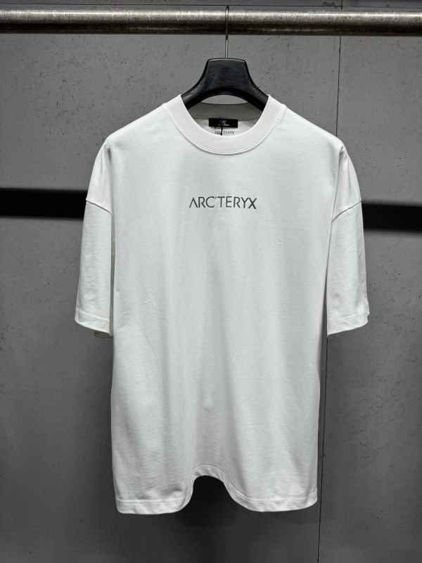世界中で大人気♪ 2026 アークテリクス 新作 半袖Tシャツ 偽物