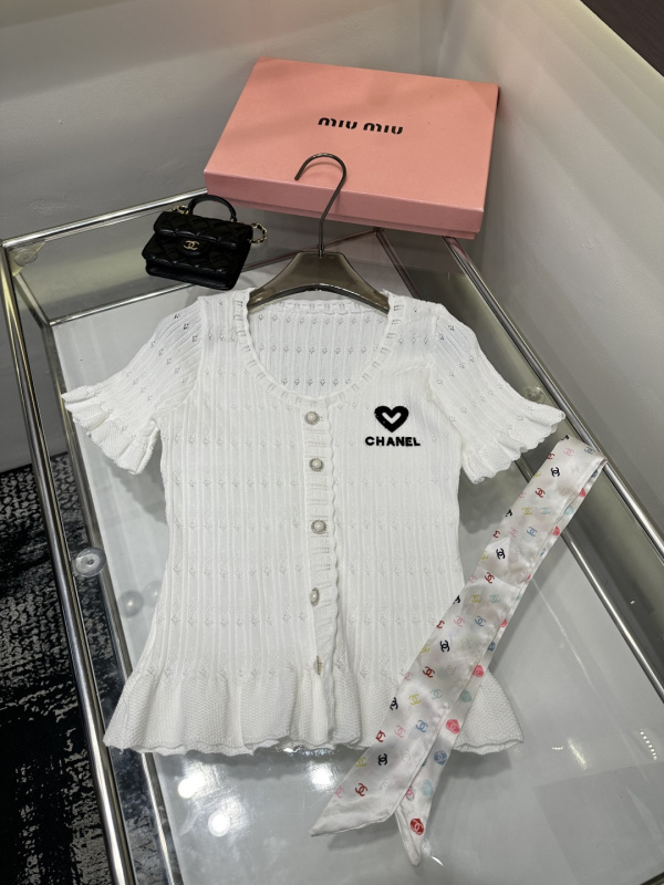 超希少！2026 シャネル 新作 半袖Tシャツ スーパーコピー 3色