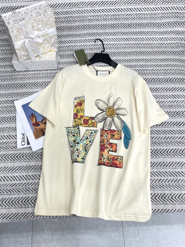 高品質 2026 グッチ 新作 半袖Tシャツ 偽物