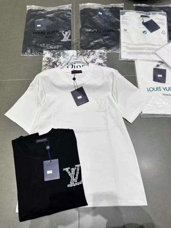 人気爆発☆ 2026 ルイヴィトン 新作 半袖Tシャツ スーパーコピー