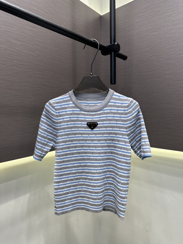 ☆超人気☆  2026 プラダ 新作 半袖Tシャツ コピー  2色
